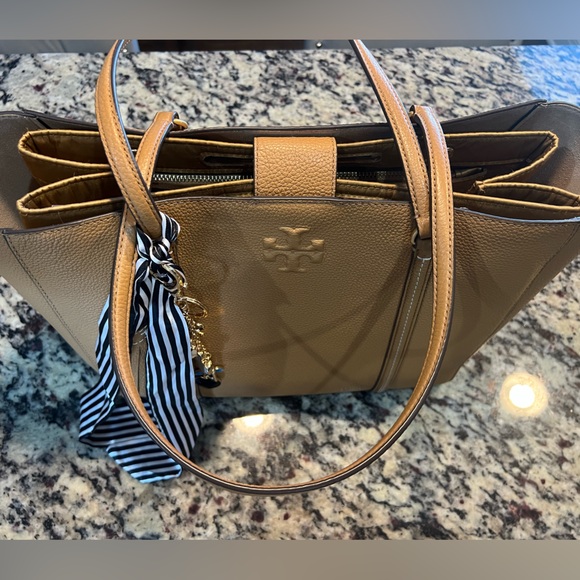 Tory Burch Large Thea Tote in Tiramisu with Extras - Picture 15 of 15